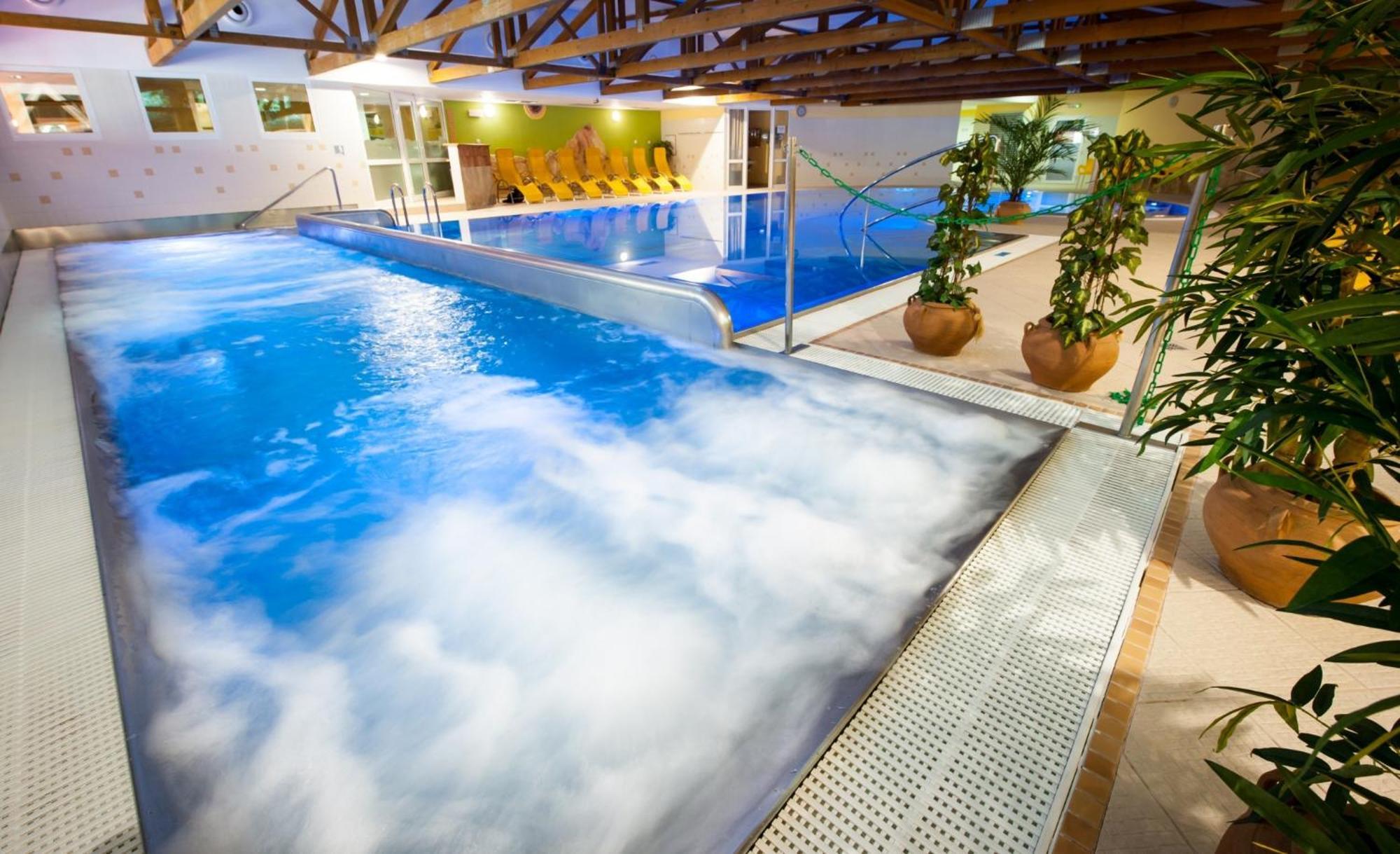 Hotel Flora Trenčianske Teplice Buitenkant foto