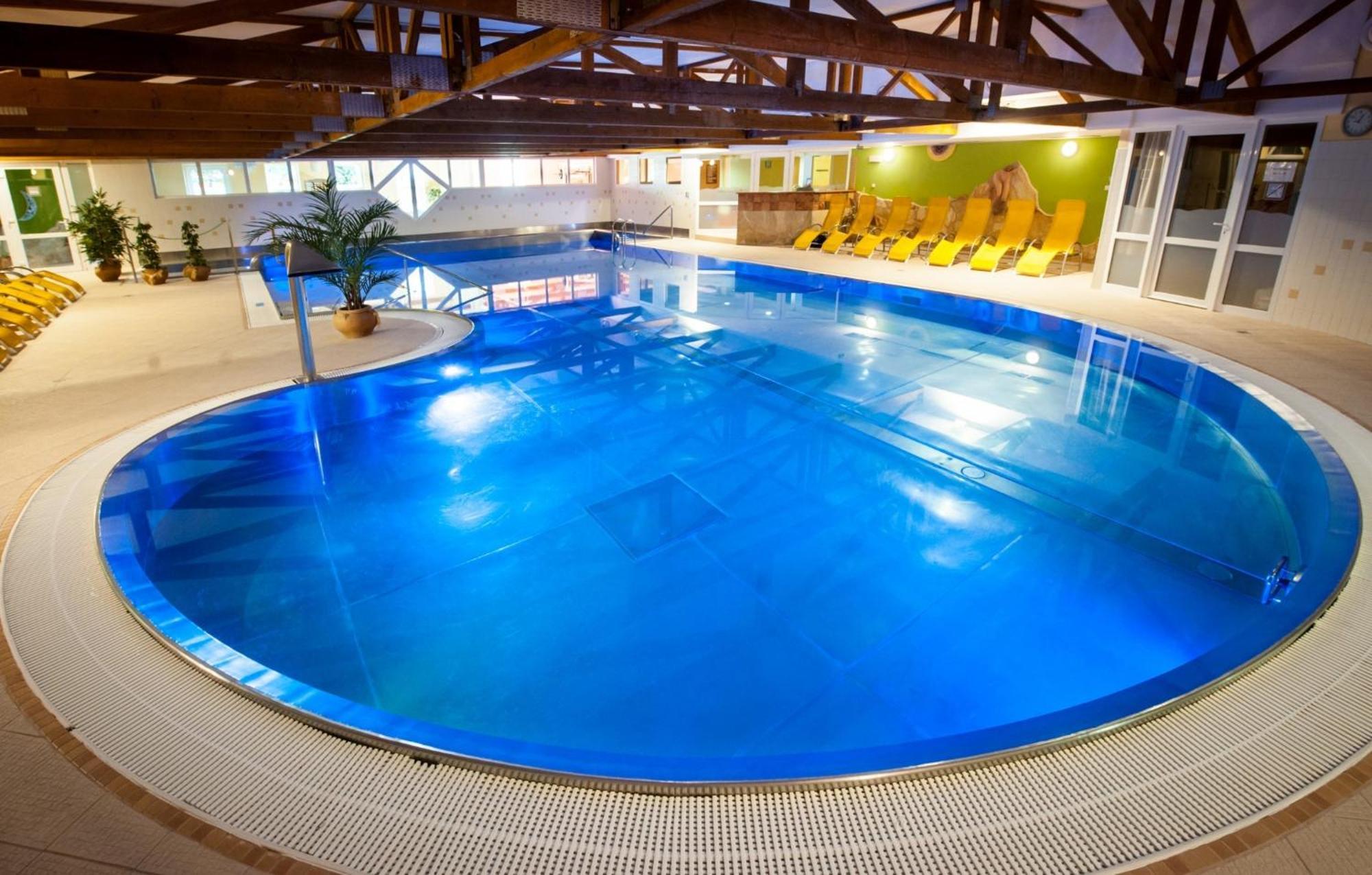 Hotel Flora Trenčianske Teplice Buitenkant foto