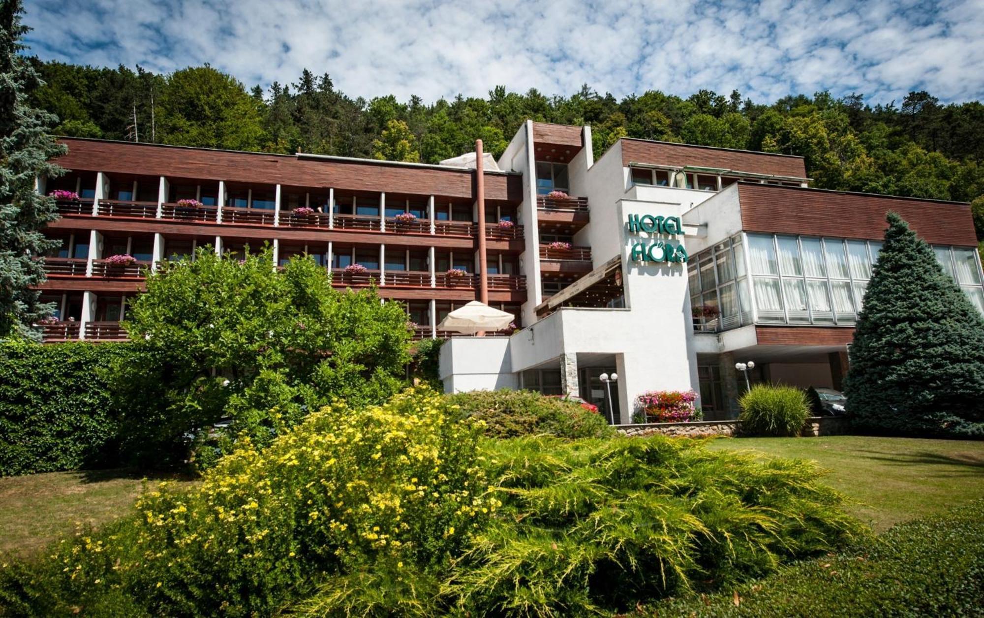 Hotel Flora Trenčianske Teplice Buitenkant foto