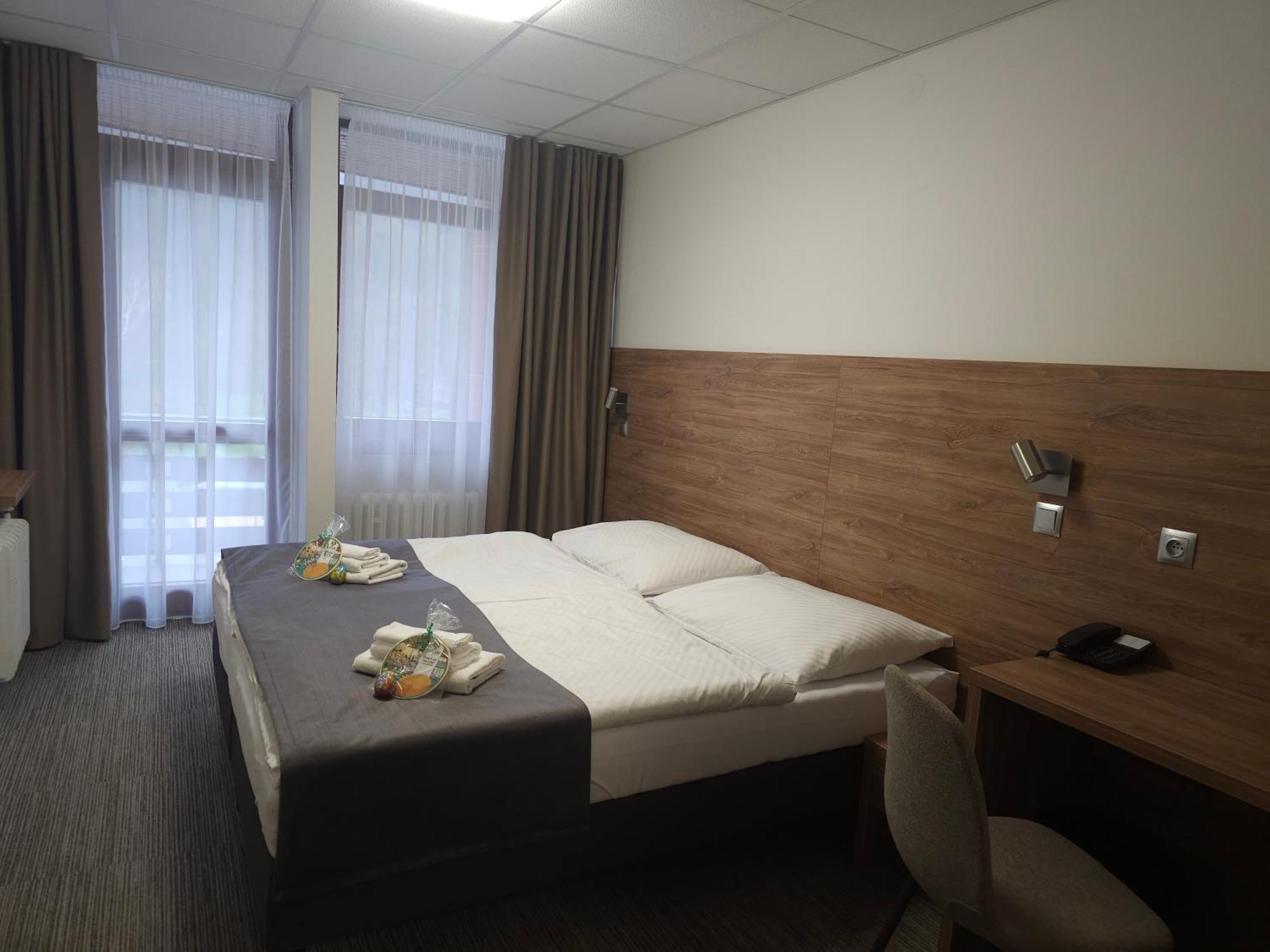 Hotel Flora Trenčianske Teplice Buitenkant foto