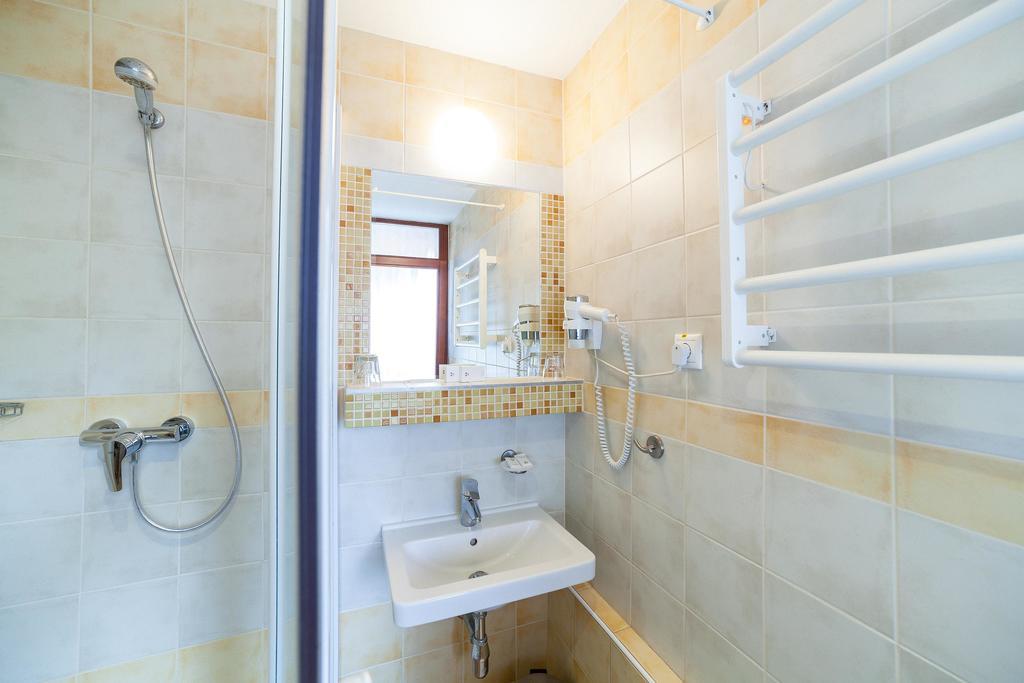 Hotel Flora Trenčianske Teplice Buitenkant foto