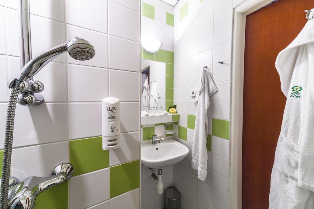 Hotel Flora Trenčianske Teplice Buitenkant foto