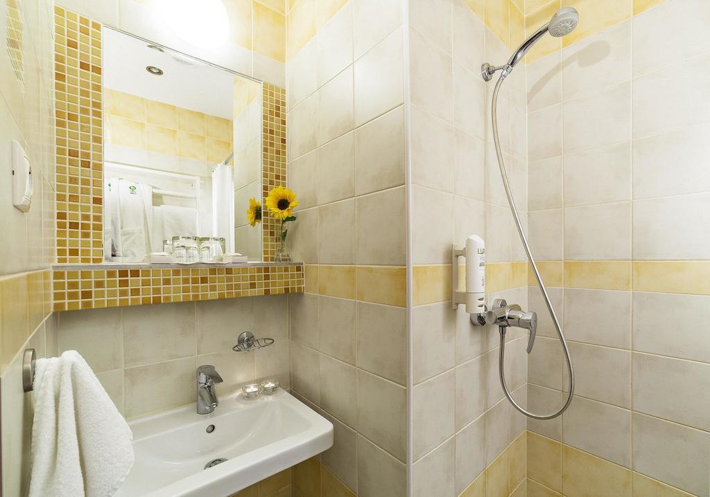 Hotel Flora Trenčianske Teplice Buitenkant foto