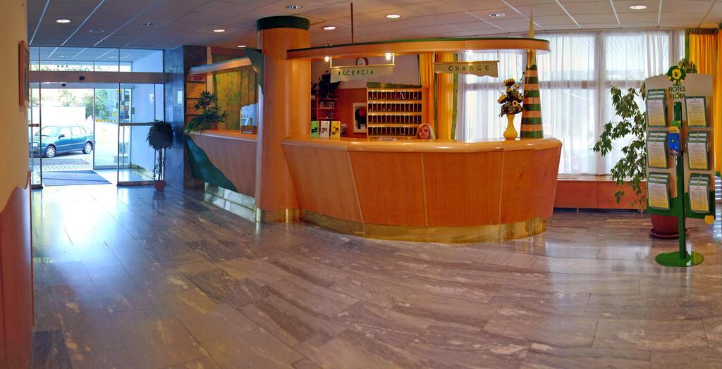 Hotel Flora Trenčianske Teplice Buitenkant foto