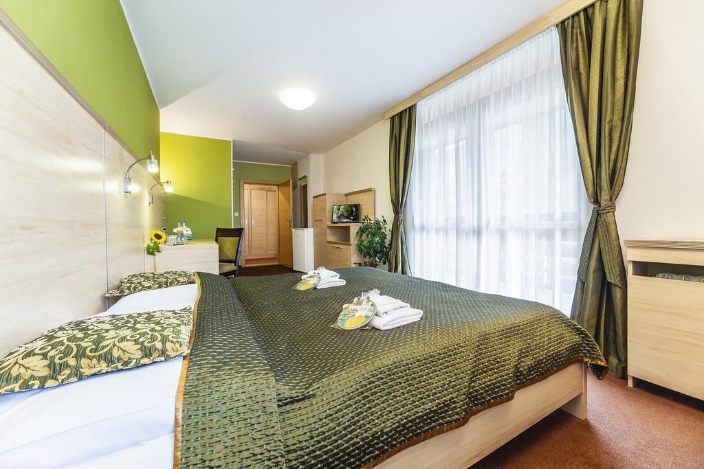 Hotel Flora Trenčianske Teplice Buitenkant foto