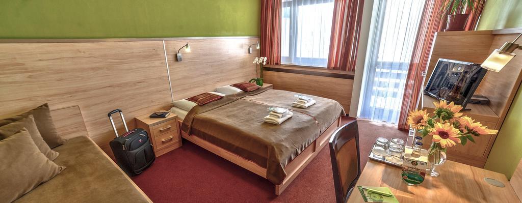 Hotel Flora Trenčianske Teplice Buitenkant foto