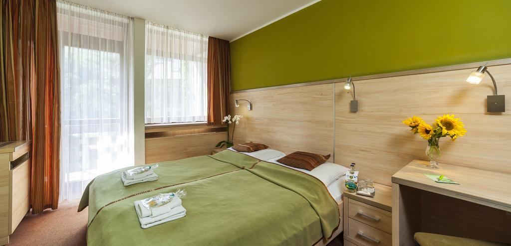 Hotel Flora Trenčianske Teplice Buitenkant foto