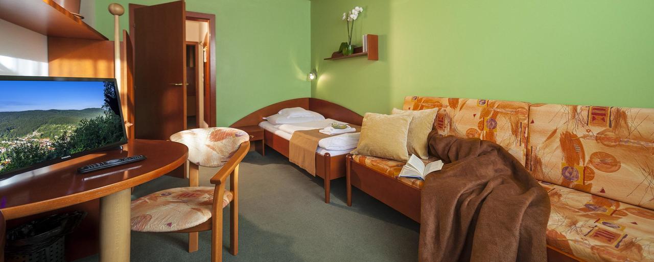 Hotel Flora Trenčianske Teplice Buitenkant foto