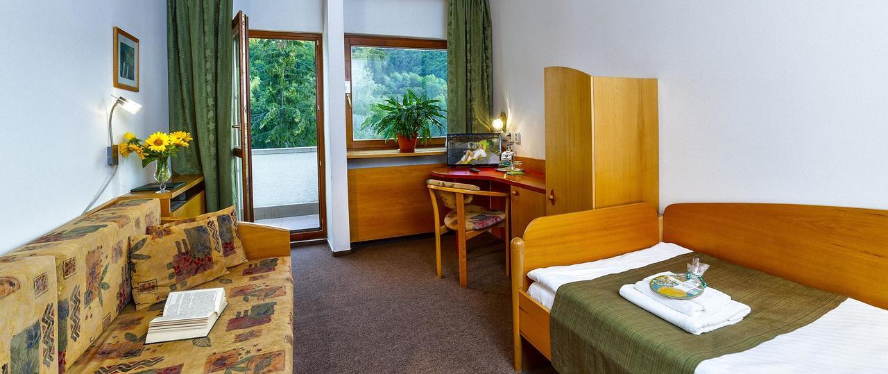Hotel Flora Trenčianske Teplice Buitenkant foto